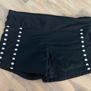 Black swim shorts (women)